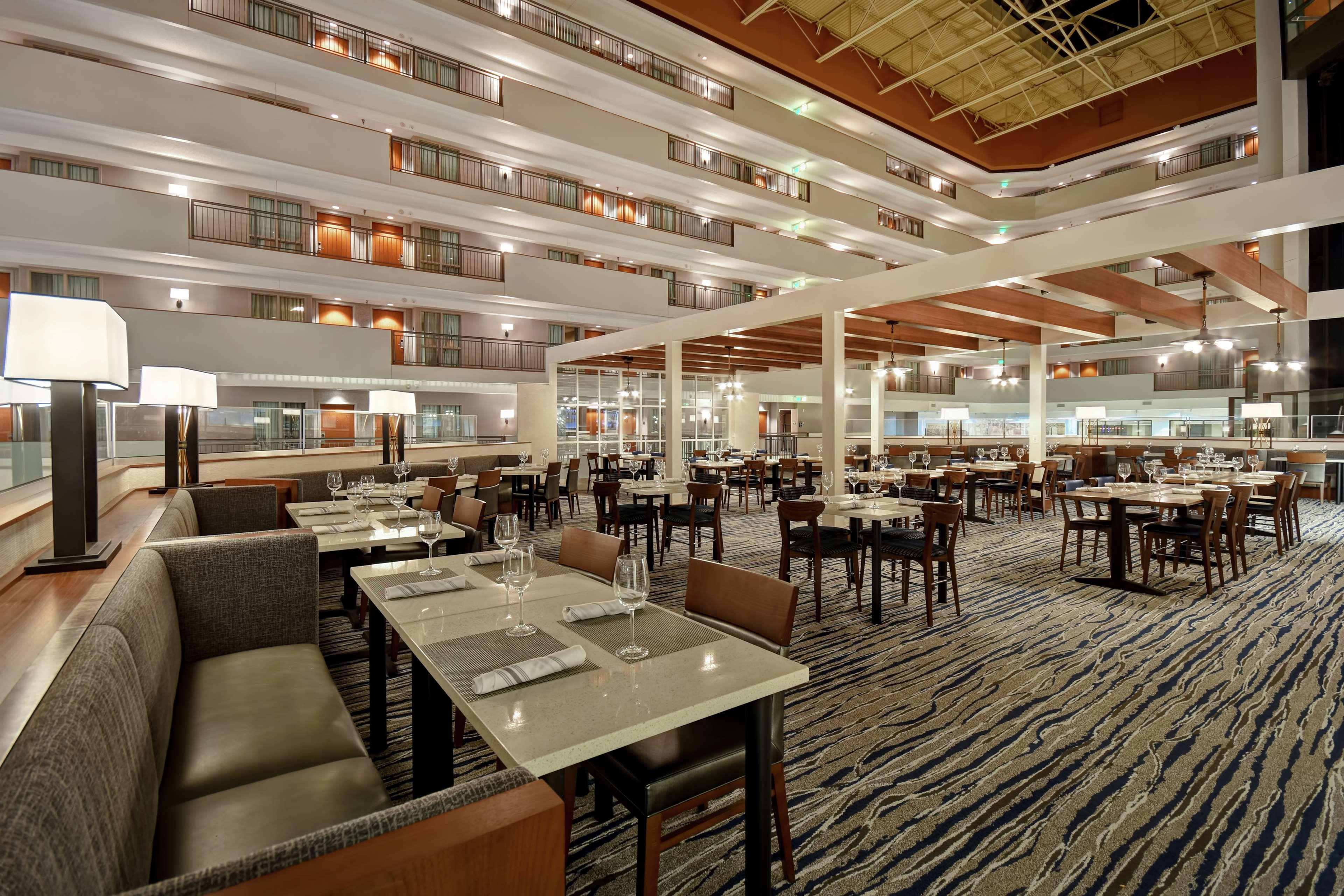 Embassy Suites By Hilton Omaha Downtown Old Market Exterior photo