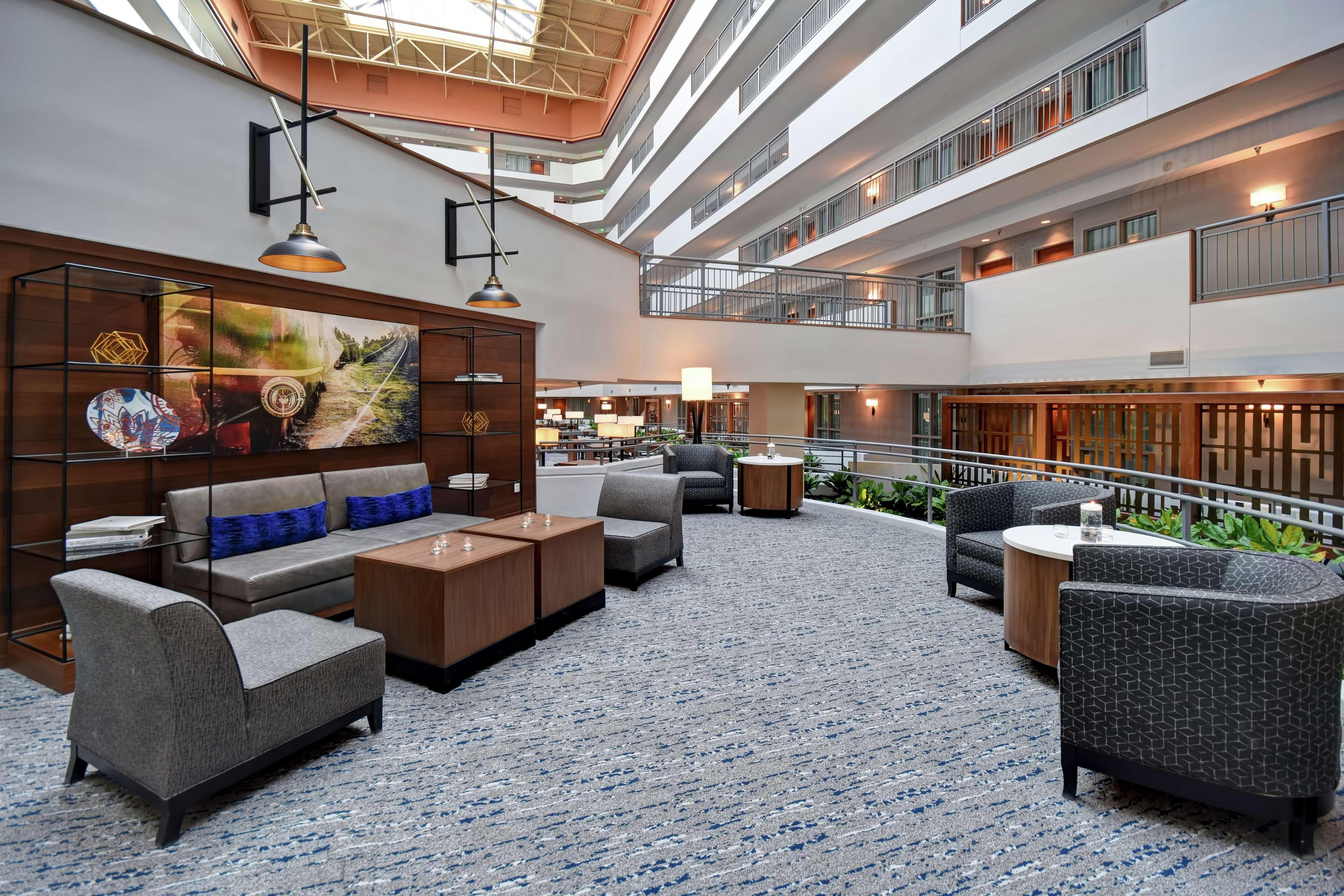 Embassy Suites By Hilton Omaha Downtown Old Market Exterior photo